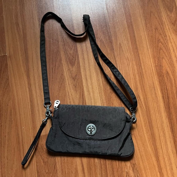 Baggallini Handbags - Baggallini crossbody purse
